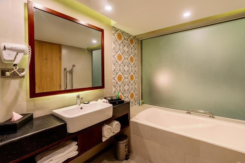 Best Western Heritage Cox's Bazar Εξωτερικό φωτογραφία