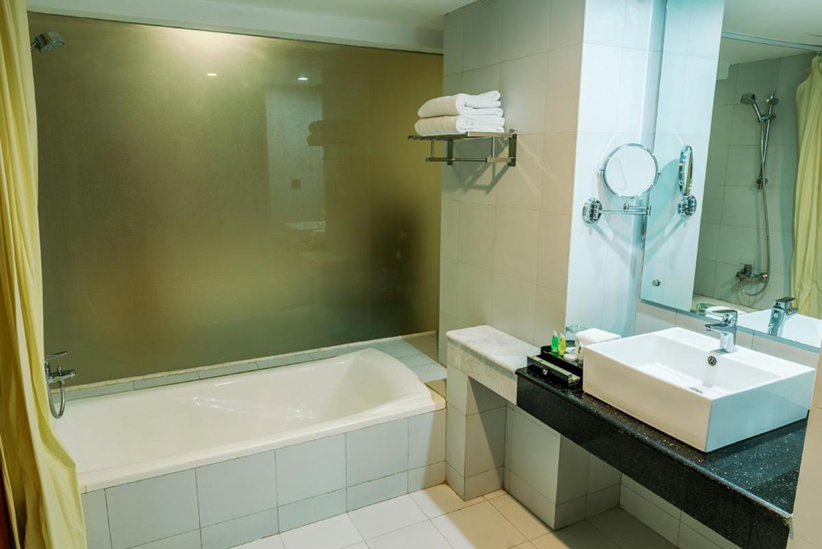 Best Western Heritage Cox's Bazar Εξωτερικό φωτογραφία